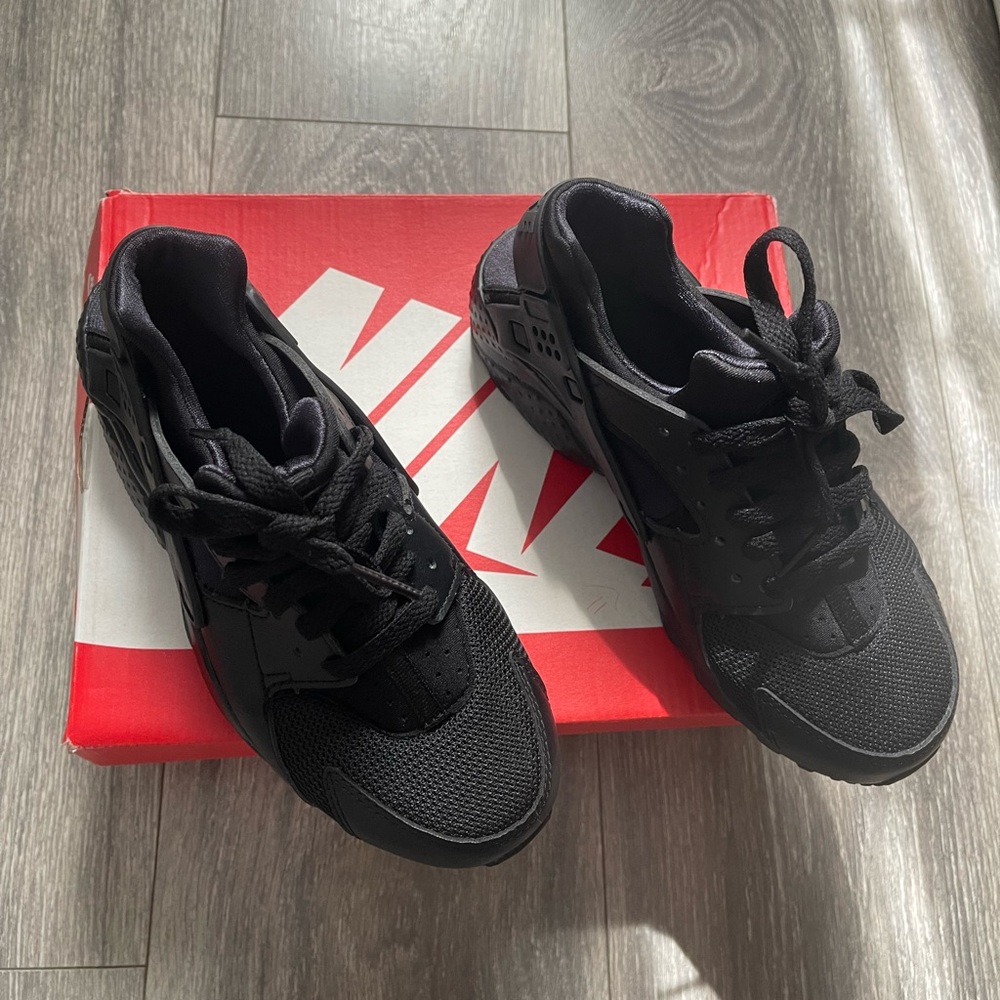 Nike All-Black Athletic Shoes kids